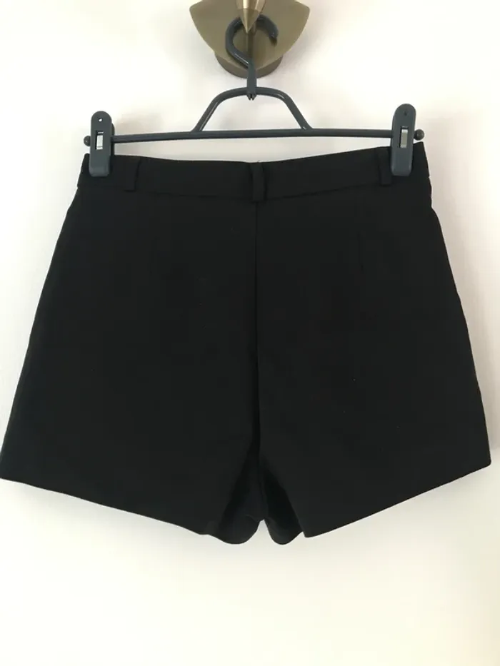 Short noir - photo numéro 3