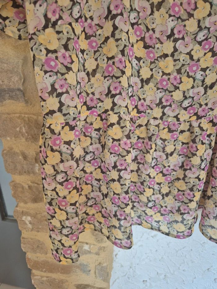 Joli haut péplum à fleurs légèrement transparente Kiabi taille 50/52 - photo numéro 4