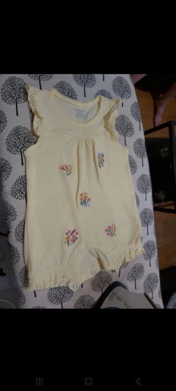Combishort taille 1mois 50/56cm primark