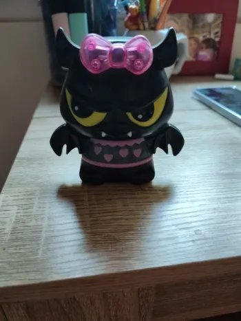 Rare chauve-souris Monster High lumineuse