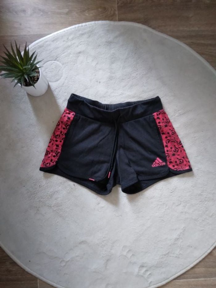 Short Adidas noir et rose