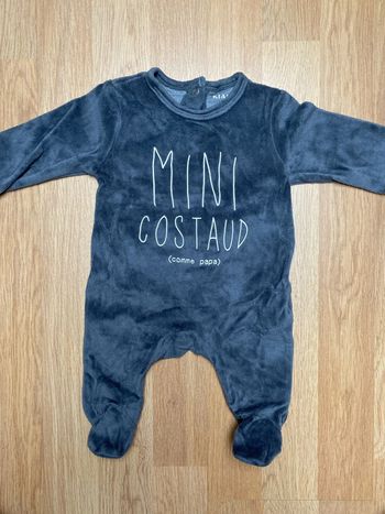 Pyjama gris foncé « mini costaud comme papa »