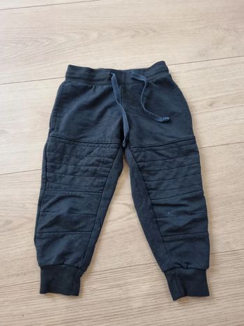 Pantalon noir survetement 24 mois