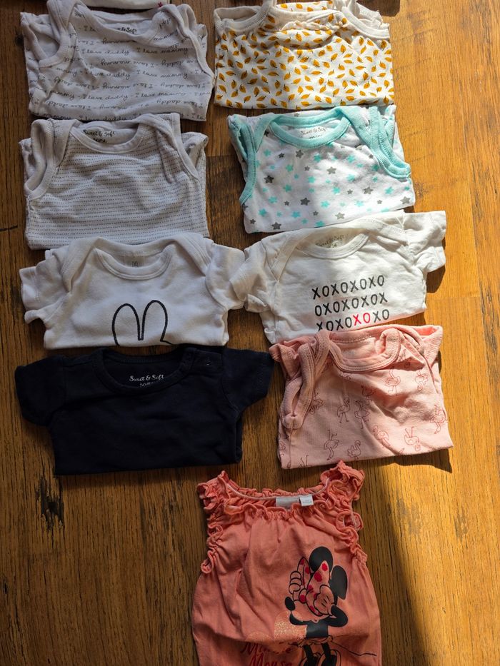 Lot bodys manche courte 1 mois - photo numéro 3