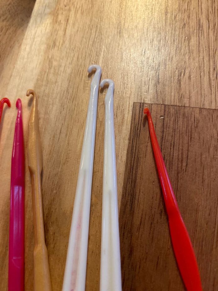 Lot de 8 petits crochets en plastique - photo numéro 4