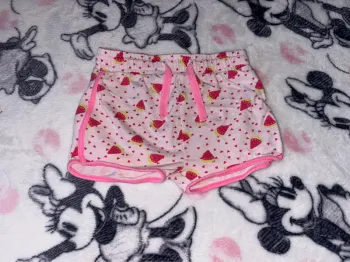 Short fille
