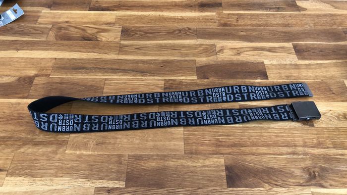 Ravissante ceinture 💜 noire vraiment très chouette - photo numéro 6