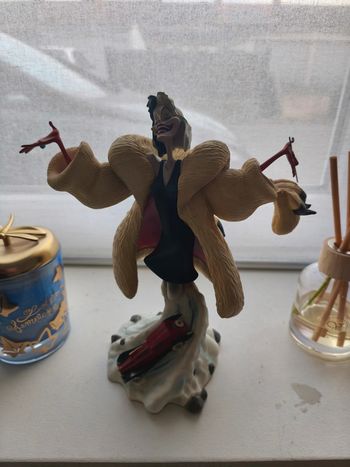 jester cruella disney