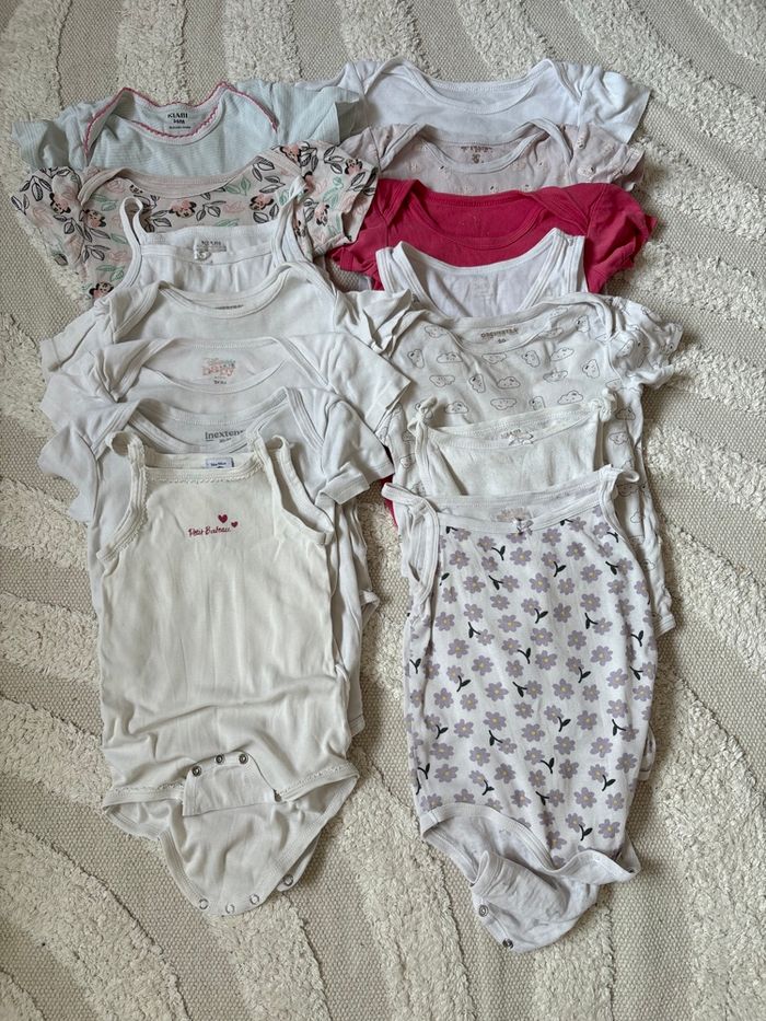 Lot bodies manches courtes