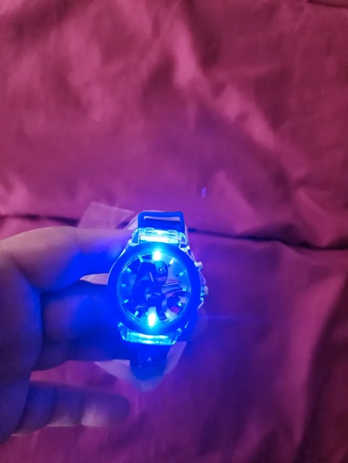 Montre lumineuse captain america - photo numéro 3