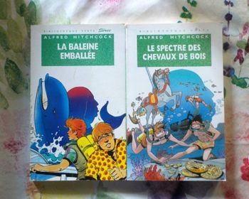 2 Alfred HITCHCOK BIBLIOTHEQUE VERTE SOUPLE LA BALEINE EMBALLEE LE SPECTRE DES CHEVAUX DE BOIS