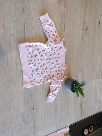 Pull rose a fleur 3 mois