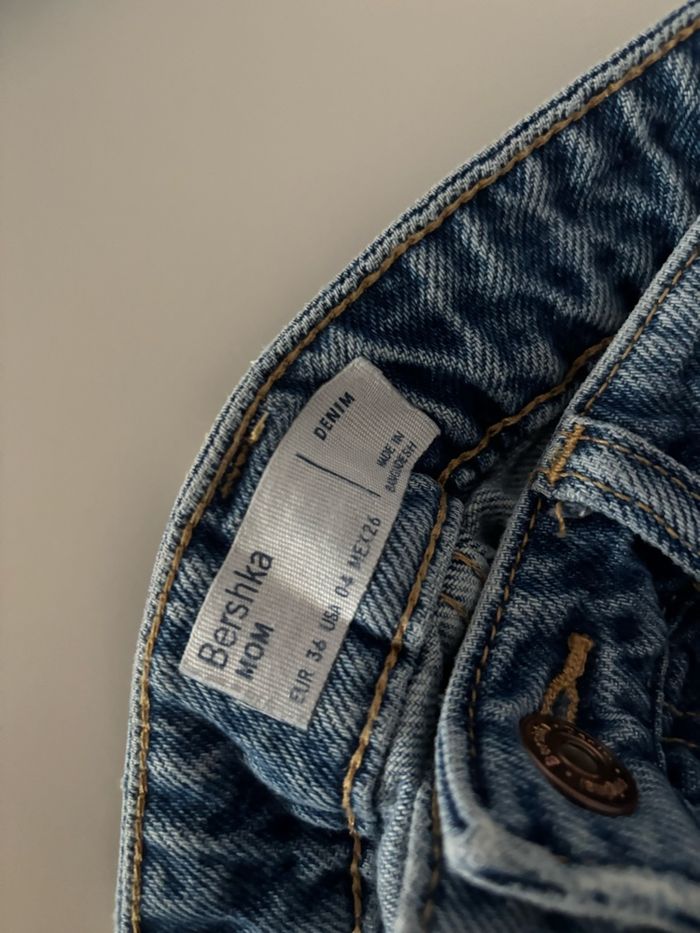 Jean Mom Bershka taille 36 - photo numéro 2