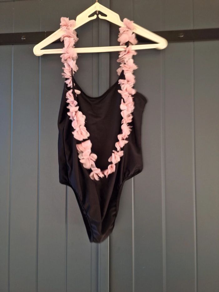 Maillot de bain noir une piece a fleurs roses - photo numéro 3