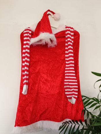 Robe de mère-Noël.   jambières et Bonnet