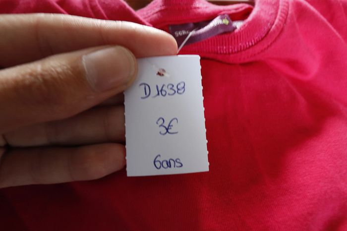 D1638 - tee-shirt fille 6 ans - photo numéro 3