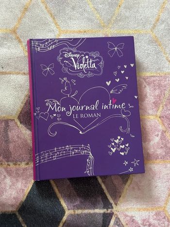 Livre Violetta – Le journal intime de Violetta  – Disney – Hachette Jeunesse