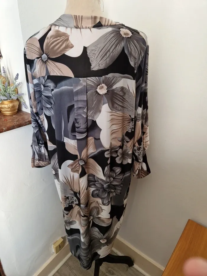 Tunique longue fleurie noir taille 46 - photo numéro 4