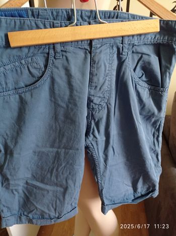 Short bleu de chez Armani taille 40 ref 4 P18