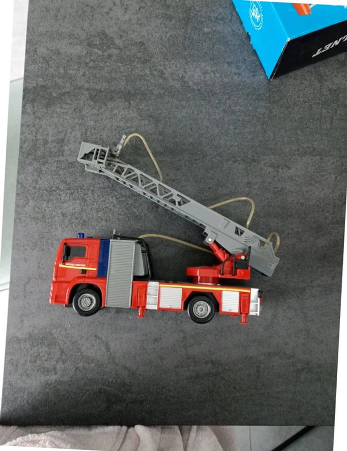 Camion de pompiers - photo numéro 3