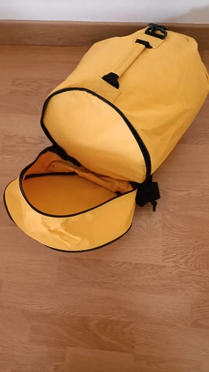 Sac à dos jaune - photo numéro 3