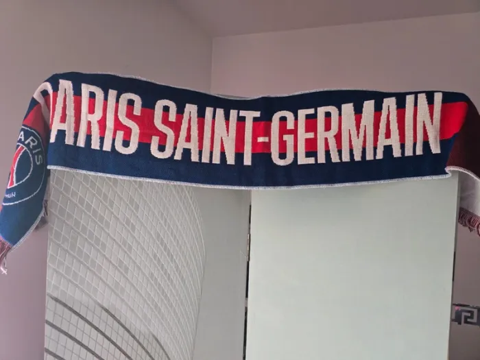Echarpe Supporter Paris Saint-Germain – Très Bon État