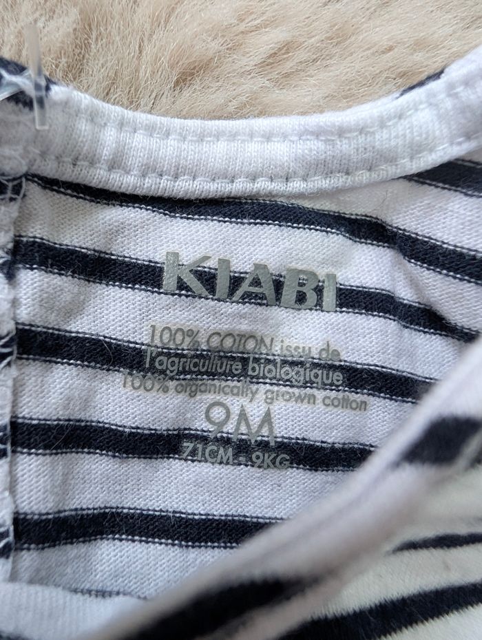T-shirt Kiabi 9 mois – rayé marine blanc – coton bio – très bon état - photo numéro 3