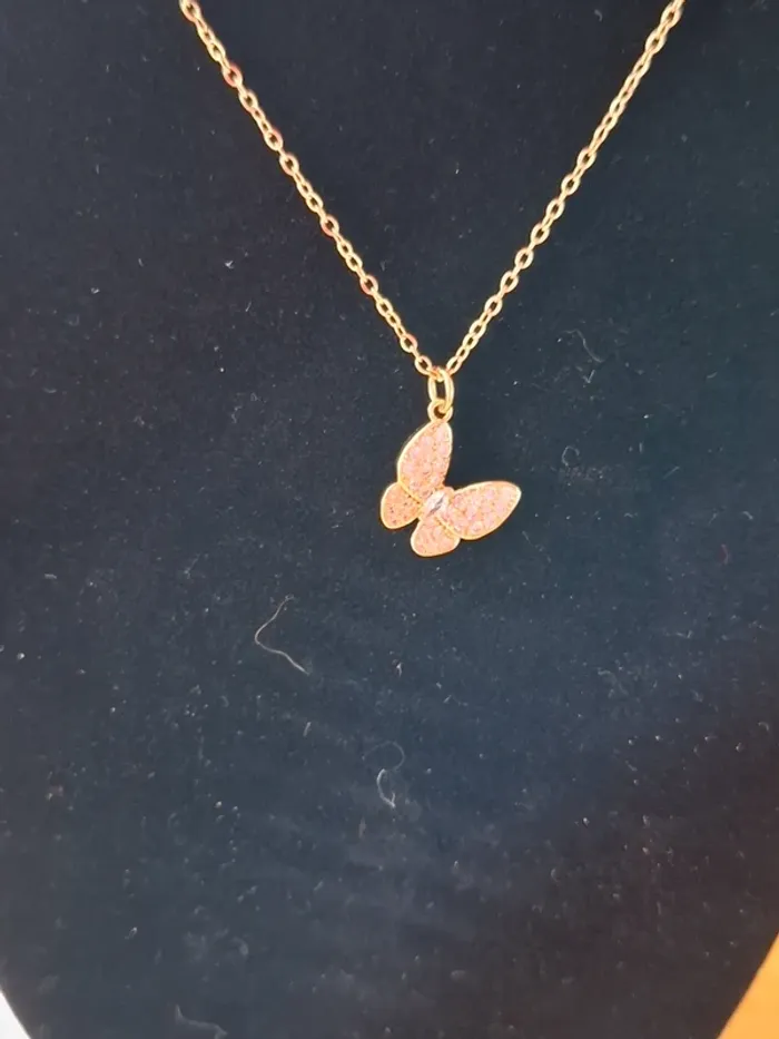 Magnifique collier femme papillon neuf