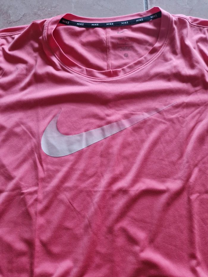 Tee shirt sport neuf nike - photo numéro 2
