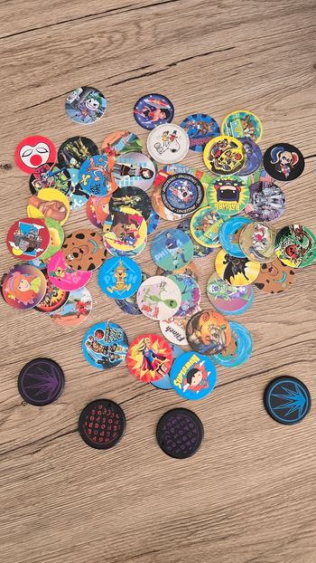 Divers lit pogs plusieurs collections