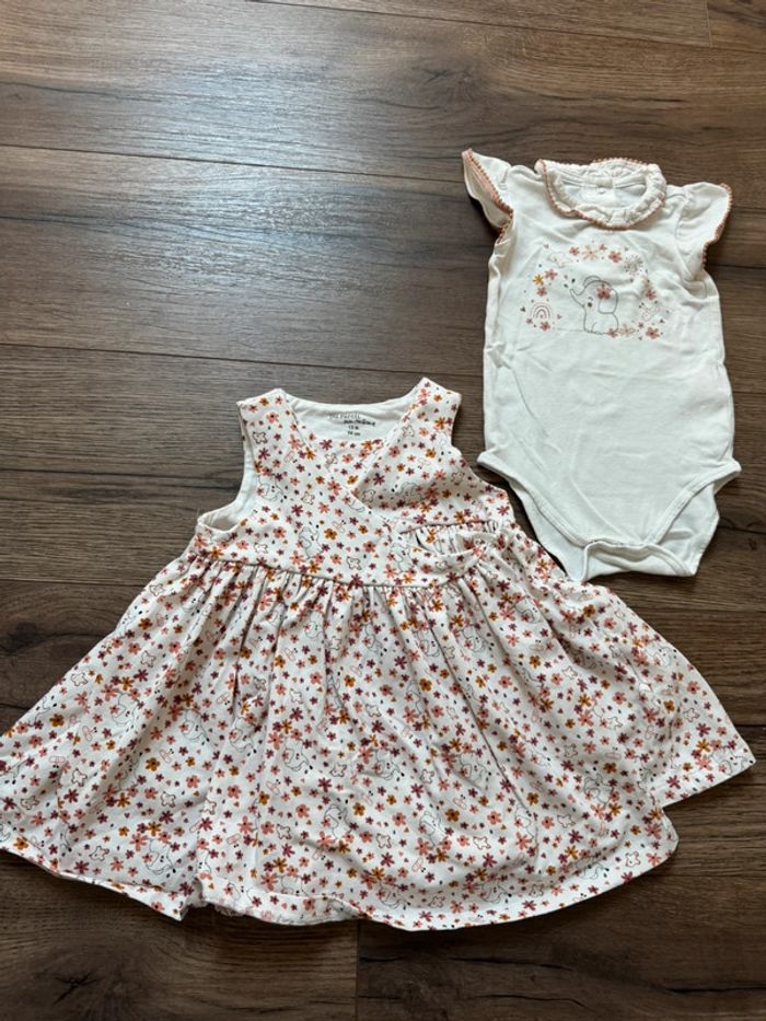 Robe et bodie du pareil au même 12 mois