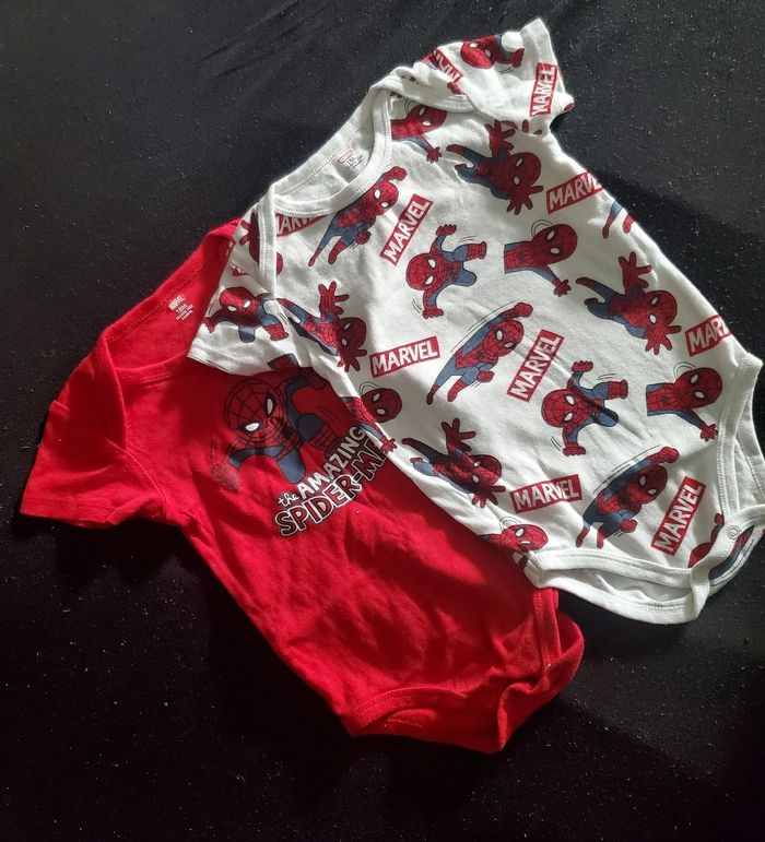 Lot de 2 body Spiderman 18 mois