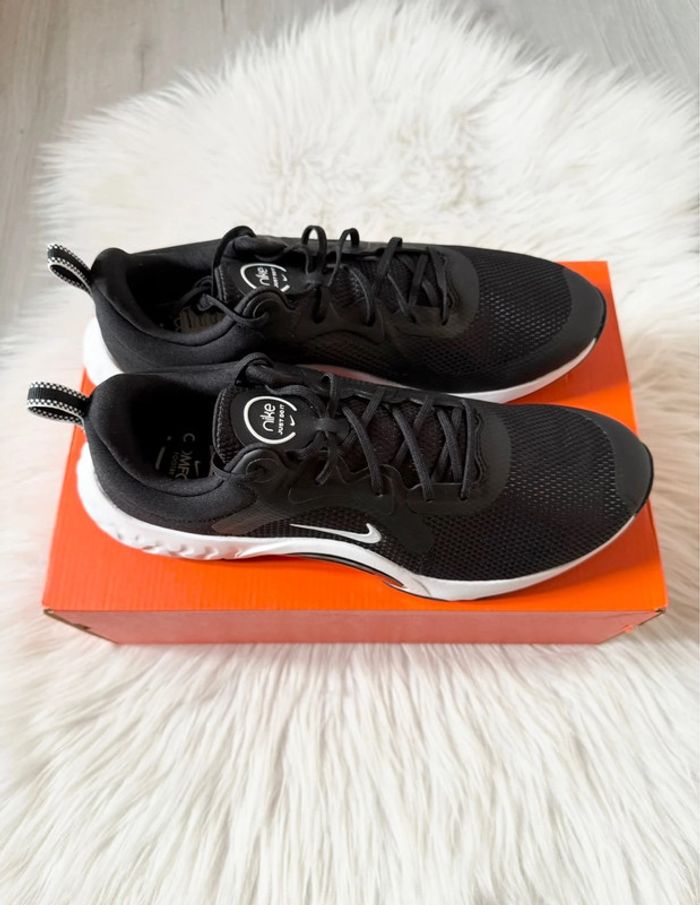 Baskets Nike Renew In-Season TR 11 – Taille 44,5 – noir/blanc – Neuf avec étiquette - photo numéro 10