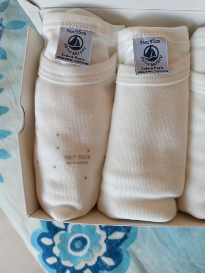 Lot de 5 bodies ML Neufs - Taille 36 mois - photo numéro 2