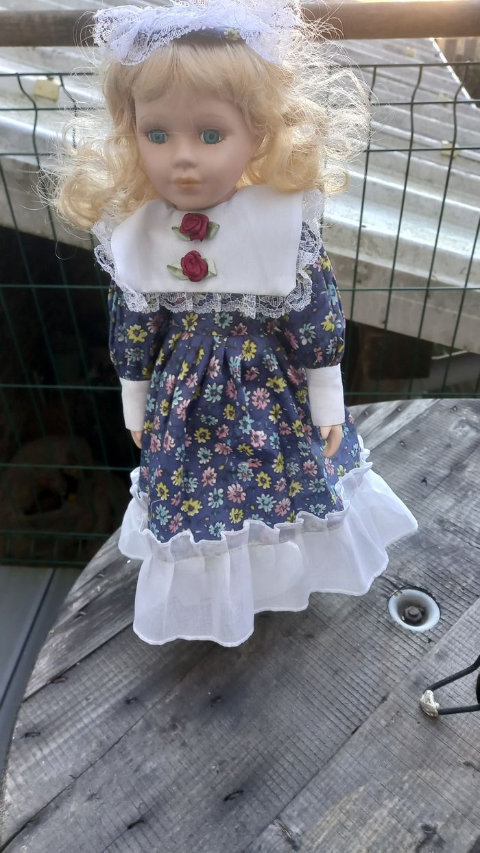 Poupée porcelaine - photo numéro 3