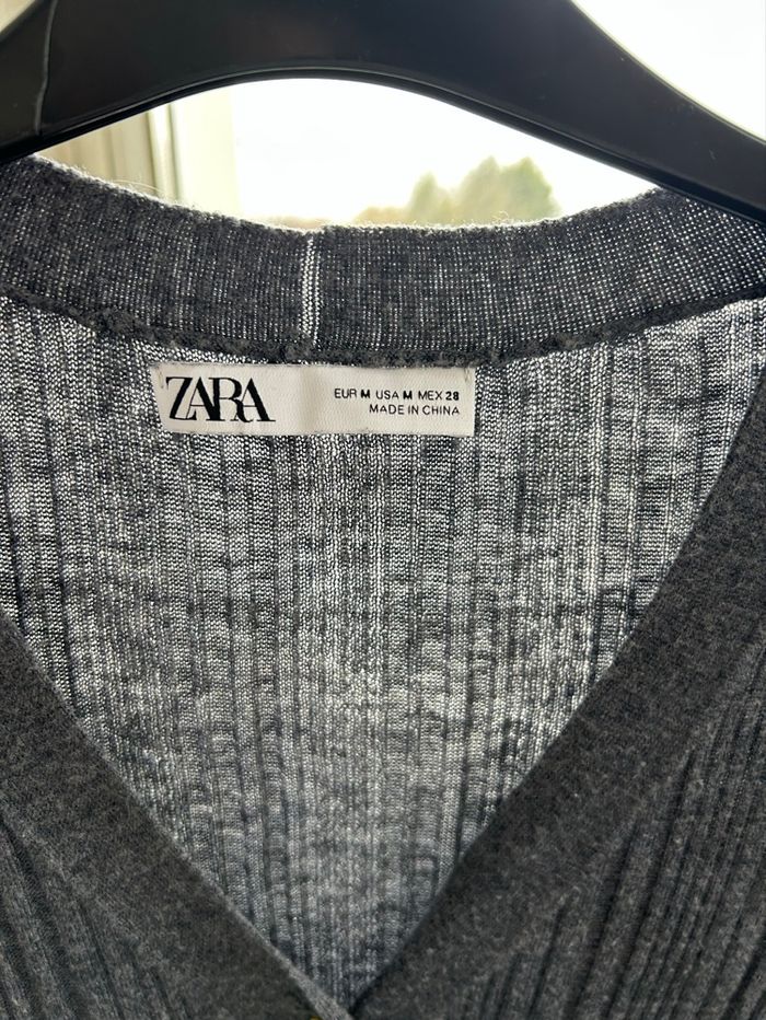 Petit pull gilet gris Zara - photo numéro 3