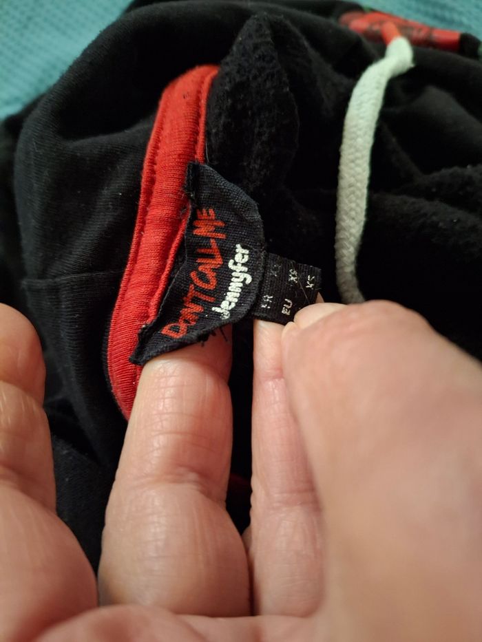 Sweat noir avec roses xs - photo numéro 3