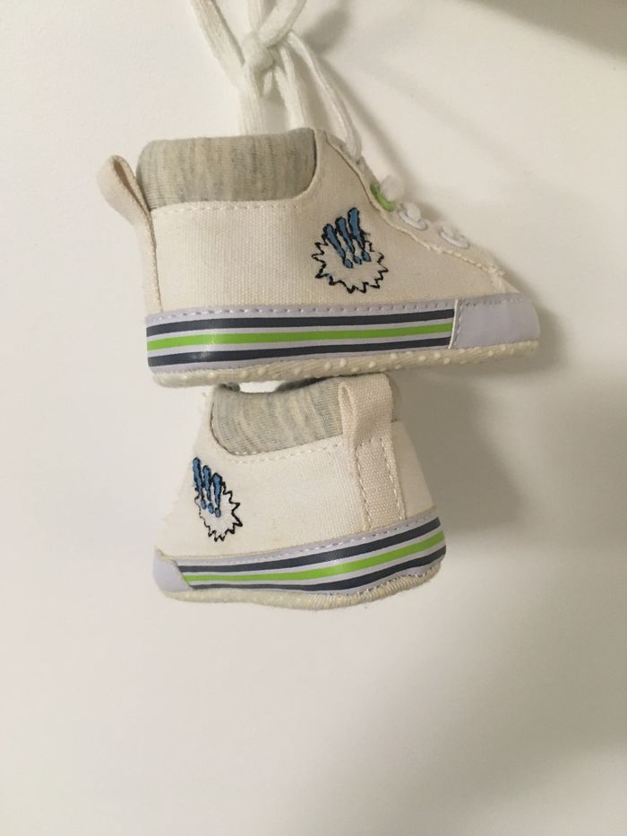 Chaussures baskets bébé pointure 17 / 18 neuves marque Grain de blé