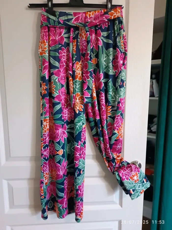 Superbe pantalon fleuri et coloré fluide - photo numéro 2
