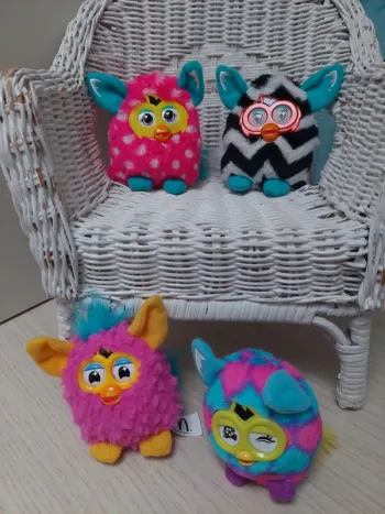 McDonald's - lot de 4 petites peluches furby Happy Meal