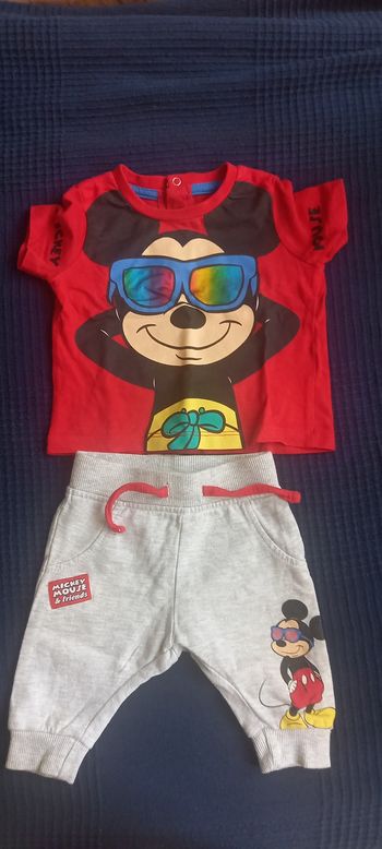 Ensemble t-shirt pantalon Mickey