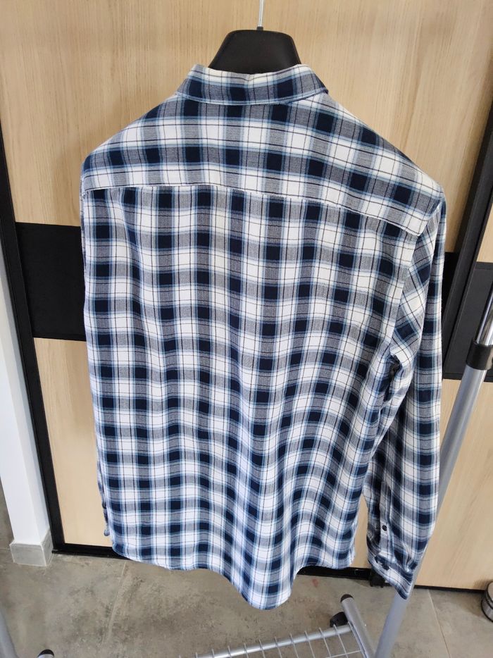 Chemise  neuve  taille M - photo numéro 2
