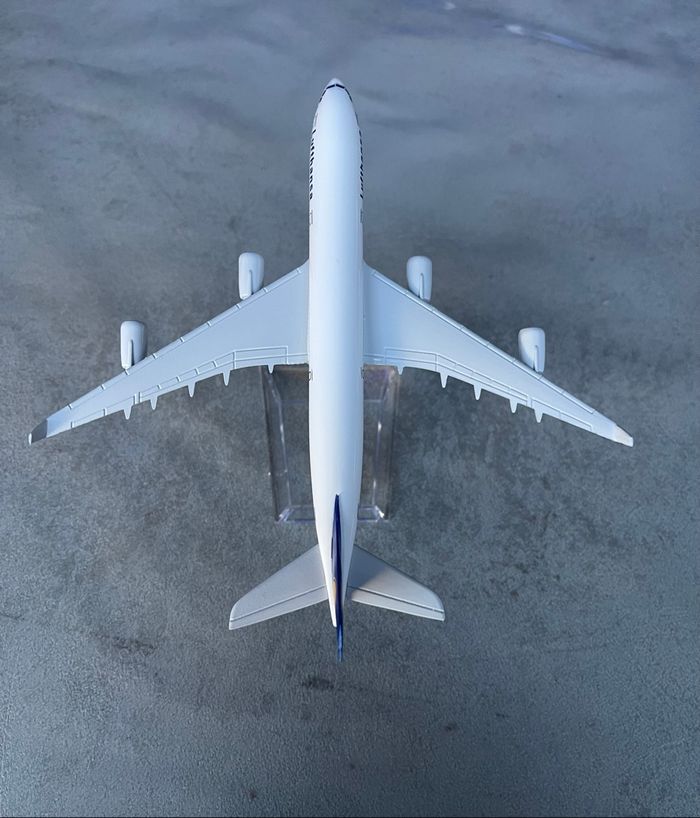 Avion Airbus A340 Lufthansa 15 Cm en métal moulé sous Pression avec Support - photo numéro 3