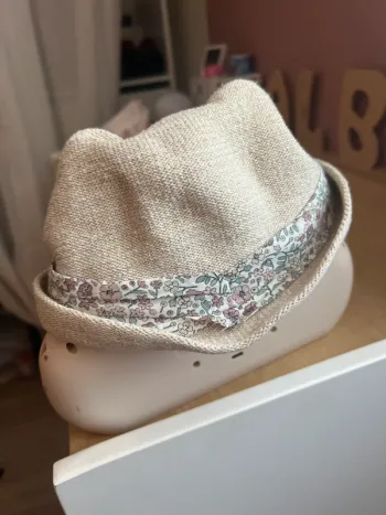 Chapeau bébé fille avec oreille chat et fleurs Kiabi 47cm