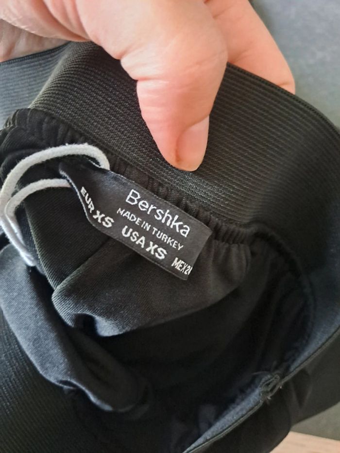 Jupe plissée noire bershka - photo numéro 3