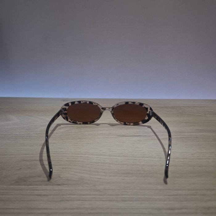 Lunettes de Solei Ovales - Y2K Vintage 90s-2000s - Unisexe Sunglasses - Verres Teintés  Noirs - photo numéro 2