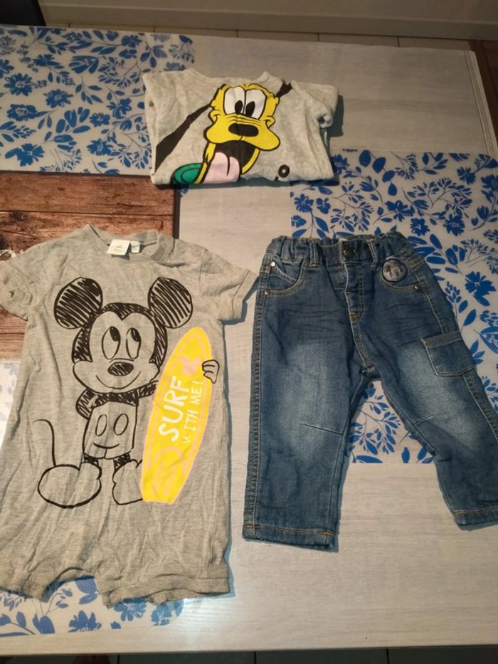 Lot de vêtements mickey 12mois