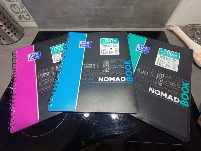 Lot de 3 Oxford Etudiants - Cahier Nomadbook
A4+(24 x 29,7 cm) avec pochettes 3 rabats
neuf