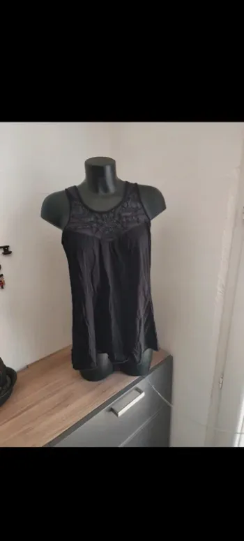 T-shirt noir taille 38
