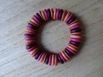 Bracelet perles plates en bois